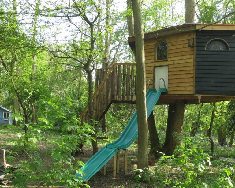 Treehouse and slide in Bluebell Wood_1280x1024