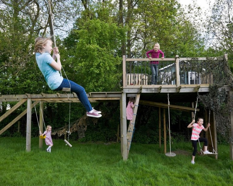 Zip wire and climbing frame - Copy_1280x1024