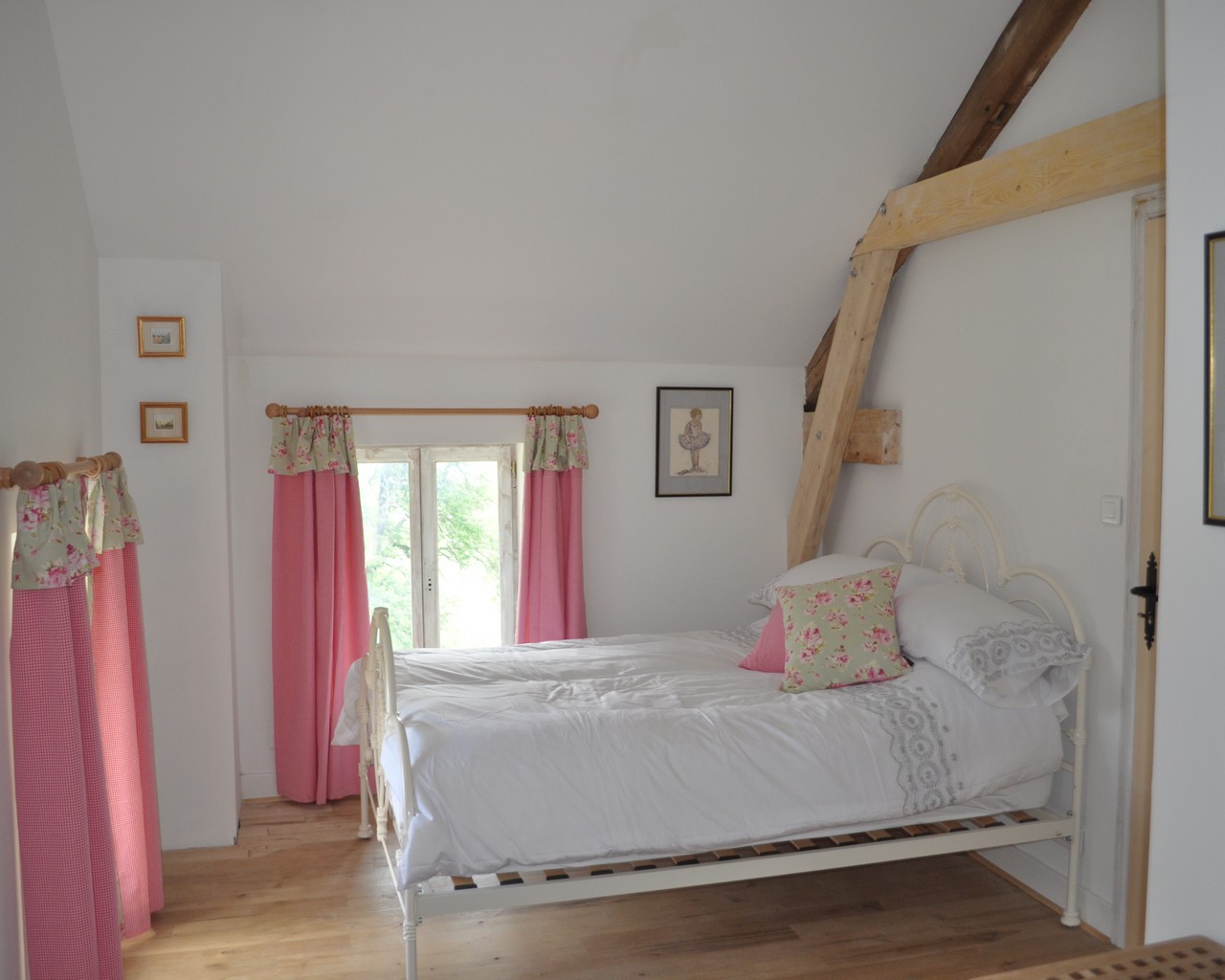 Rose Barn Master bedroom_1280x1024